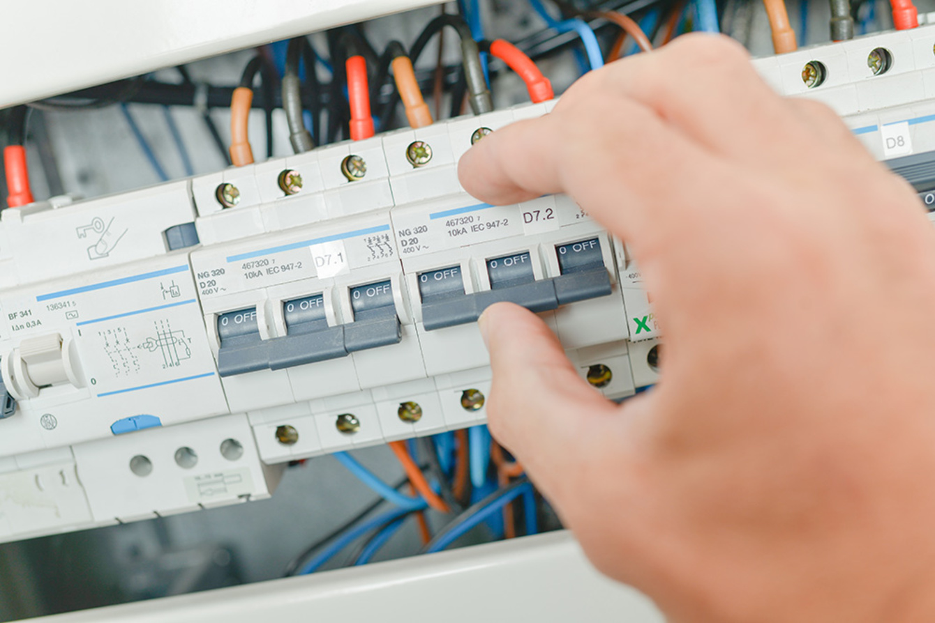 Schalt­schrank­bau bei G & R Elektro- und Gebäudetechnik GmbH in Schifferstadt